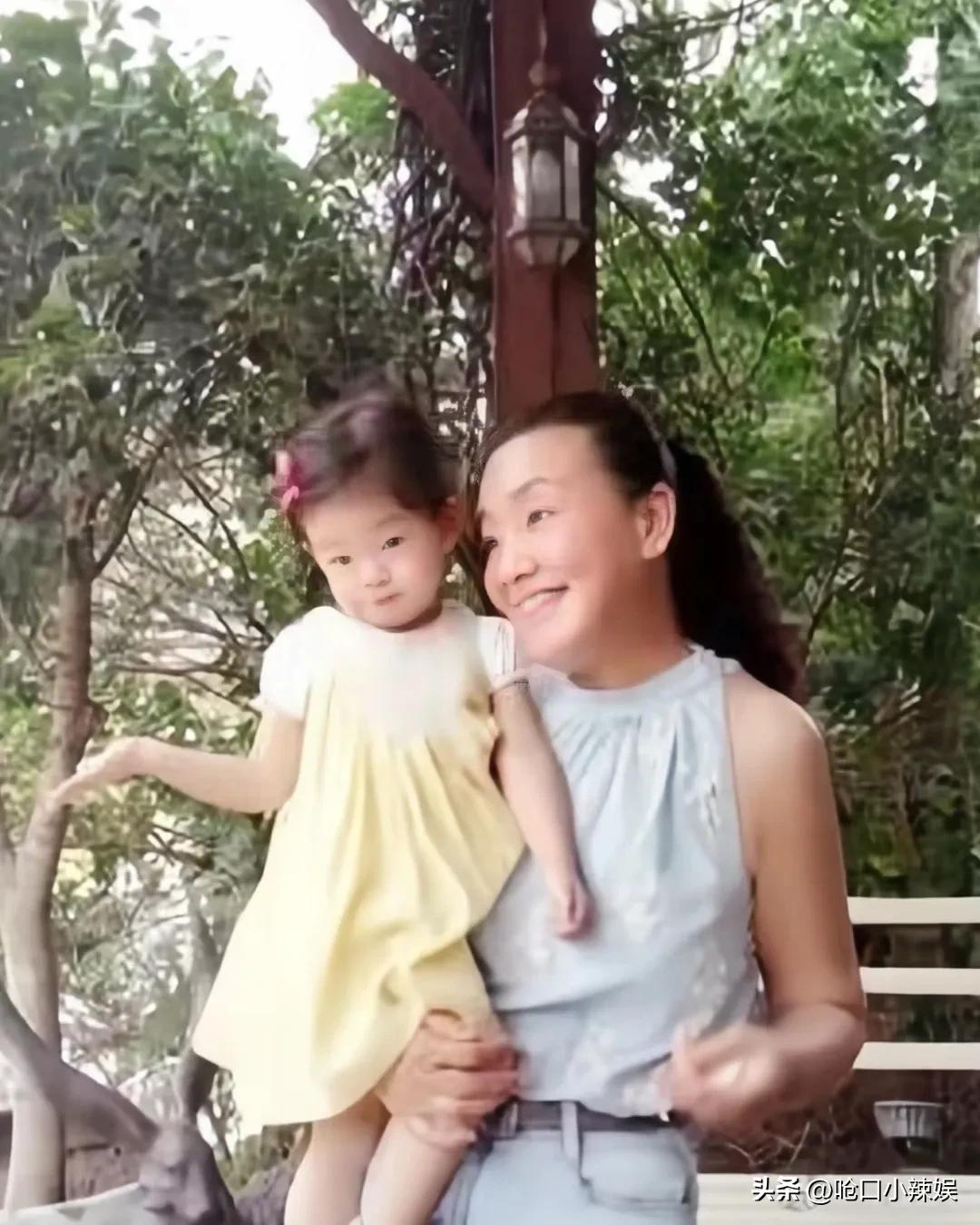 张兰老赖被抓！

老赖就是一辈子的老赖，张兰爱好者们赶紧去买成本一块一毛八的粉啊