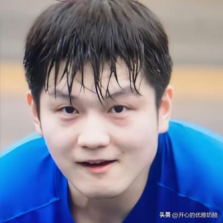 现在看小胖比赛只能看德甲，时差也阻挡不了球迷的热情。
世乒赛女队大名单已定，男队