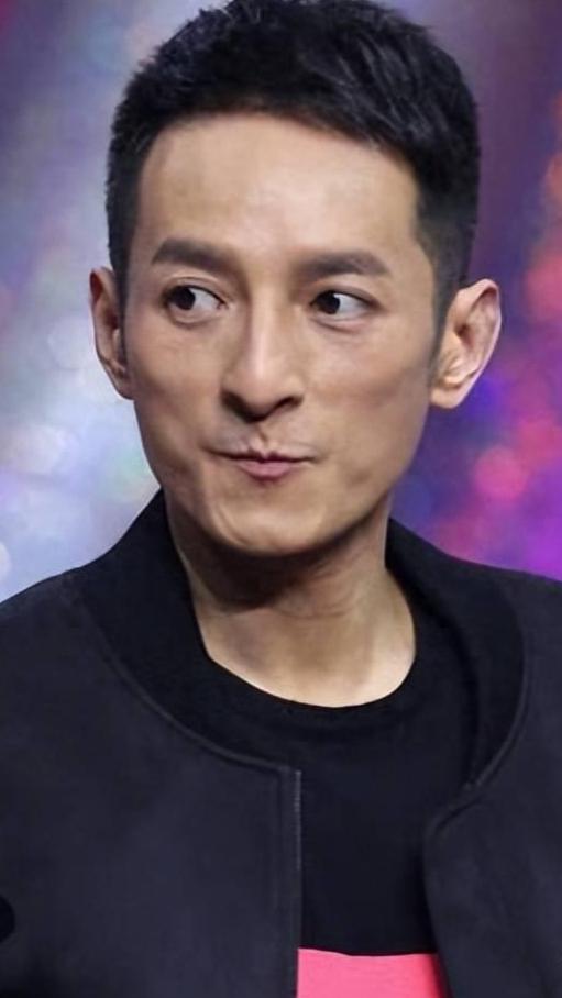 8月4日，《姐姐当家2》讨论度居高不下，前面有邹市明夫妇婚姻话题、房主任受处罚，