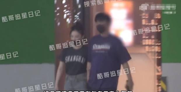   近日，八卦媒体拍到阚清子带男友与家人聚餐，之后一起牵手走到地库开车离开。20