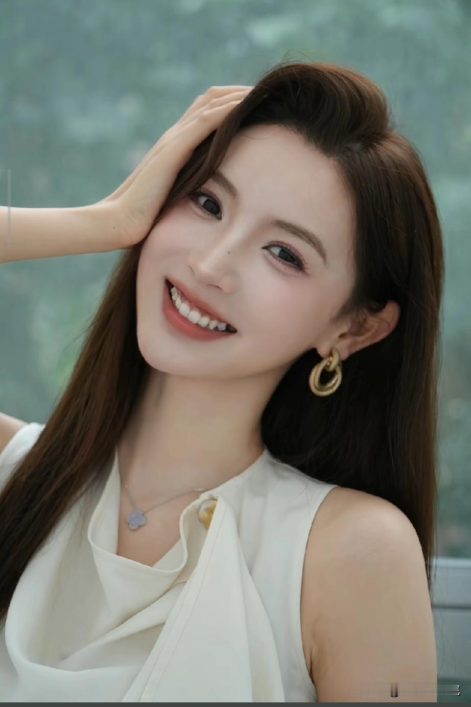 金佳悦晒直播世界杯期间美美的照片！

金佳悦很多球迷都认为她是体育界的数一数二的