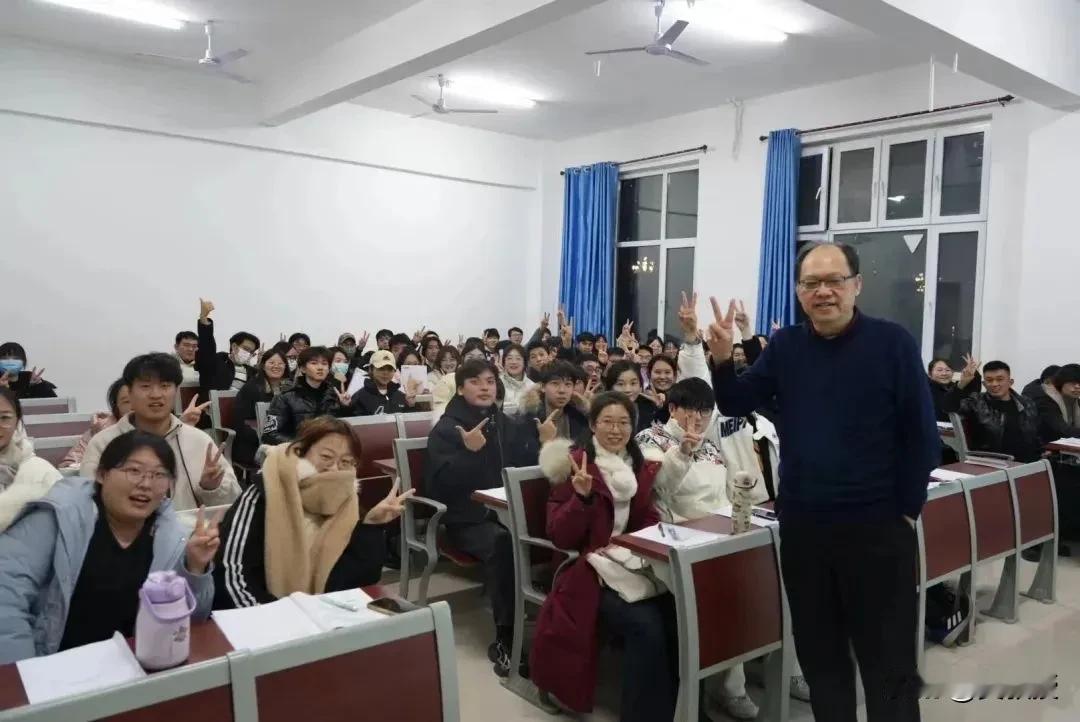 今天老徐有点激动和高兴
他在群里说，他东莞那个亲戚说
因为骂老徐@老徐说道 ，经