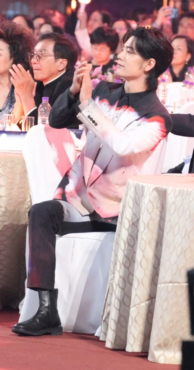 愚人节站姐团建肖战What a waste of time️️❤️xfx's  