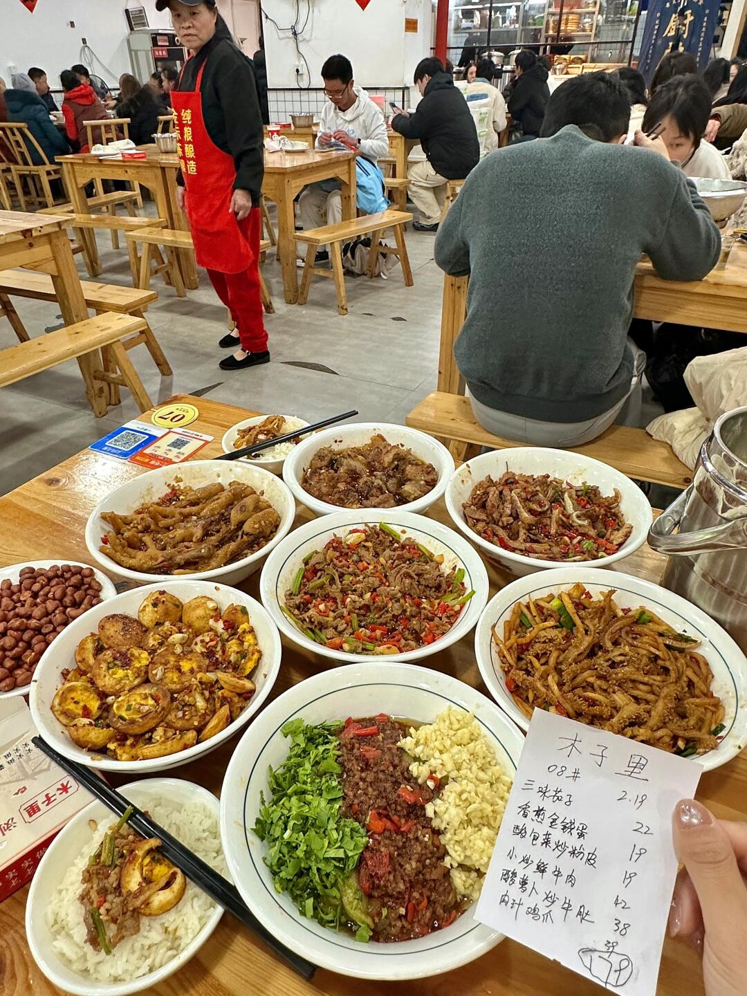 感谢何老师！！落地长沙第一顿好吃到晕厥。。。
