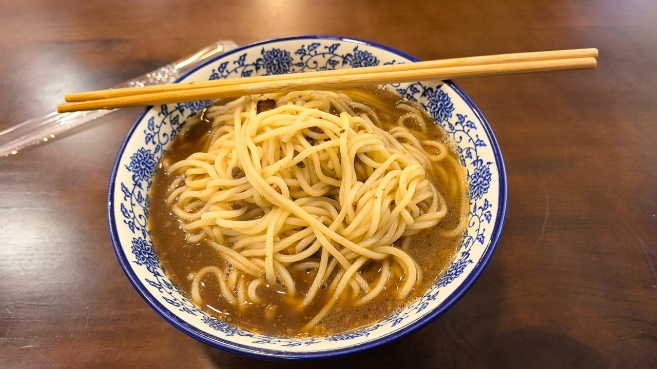 在呼和浩特玩了一天，终于可以吃一口面了！