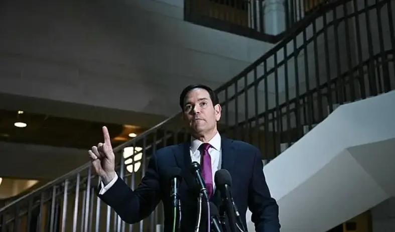 被以色列“绑架”？
鲁比奥惊人表态，揭开美以战争真相。
 
中东战火3天失控，白