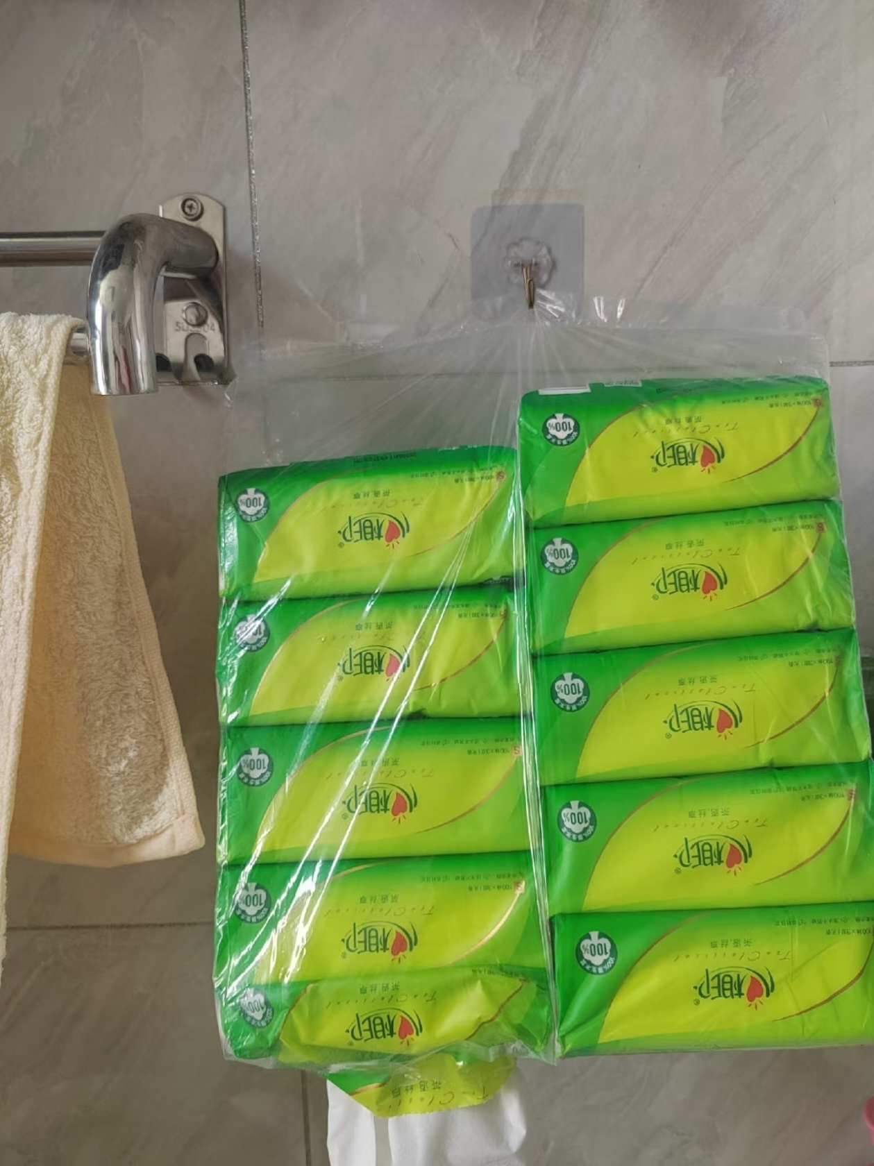 卫生间里这样放抽纸的，一两个月不用换 