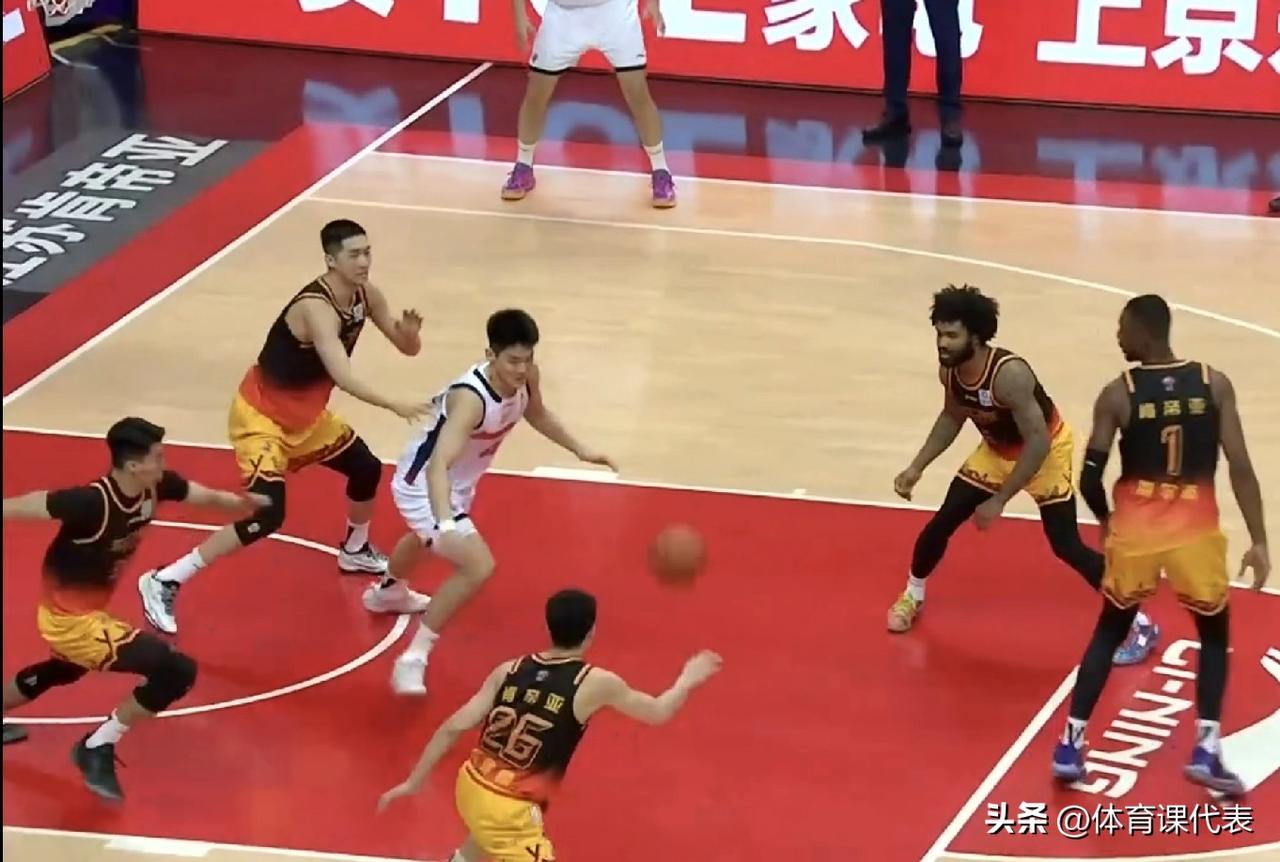 庞峥麟11分3助攻，徐杰9分，广东男篮半场战平江苏！北京时间2026年3月20日