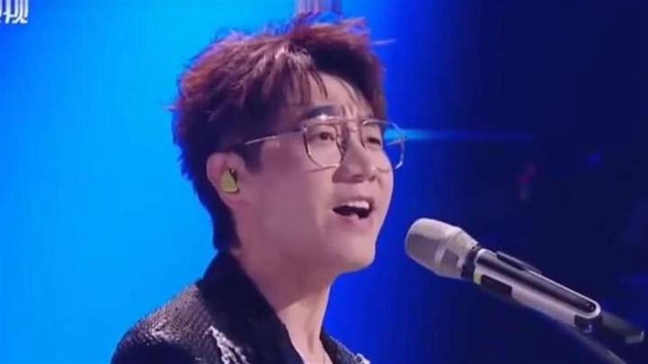 天赐的声音中孙耀威携手王铮亮演绎《海阔天空》惊艳全场