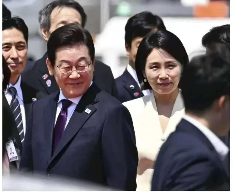 李在明这次访日，其实就三个目的。

2025年8月23日，韩国总统李在明和日本首