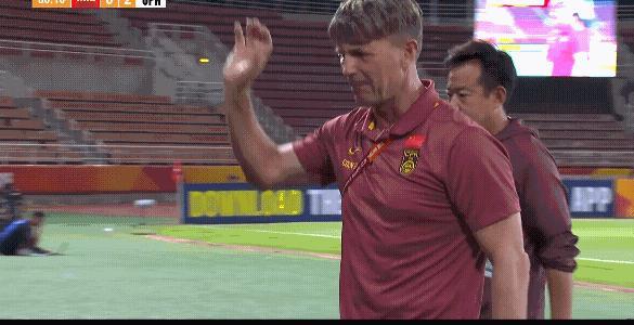 看到U20女足主教练科林贝尔今天比赛表情像极了4年前女足亚洲杯，我们击败韩国女足