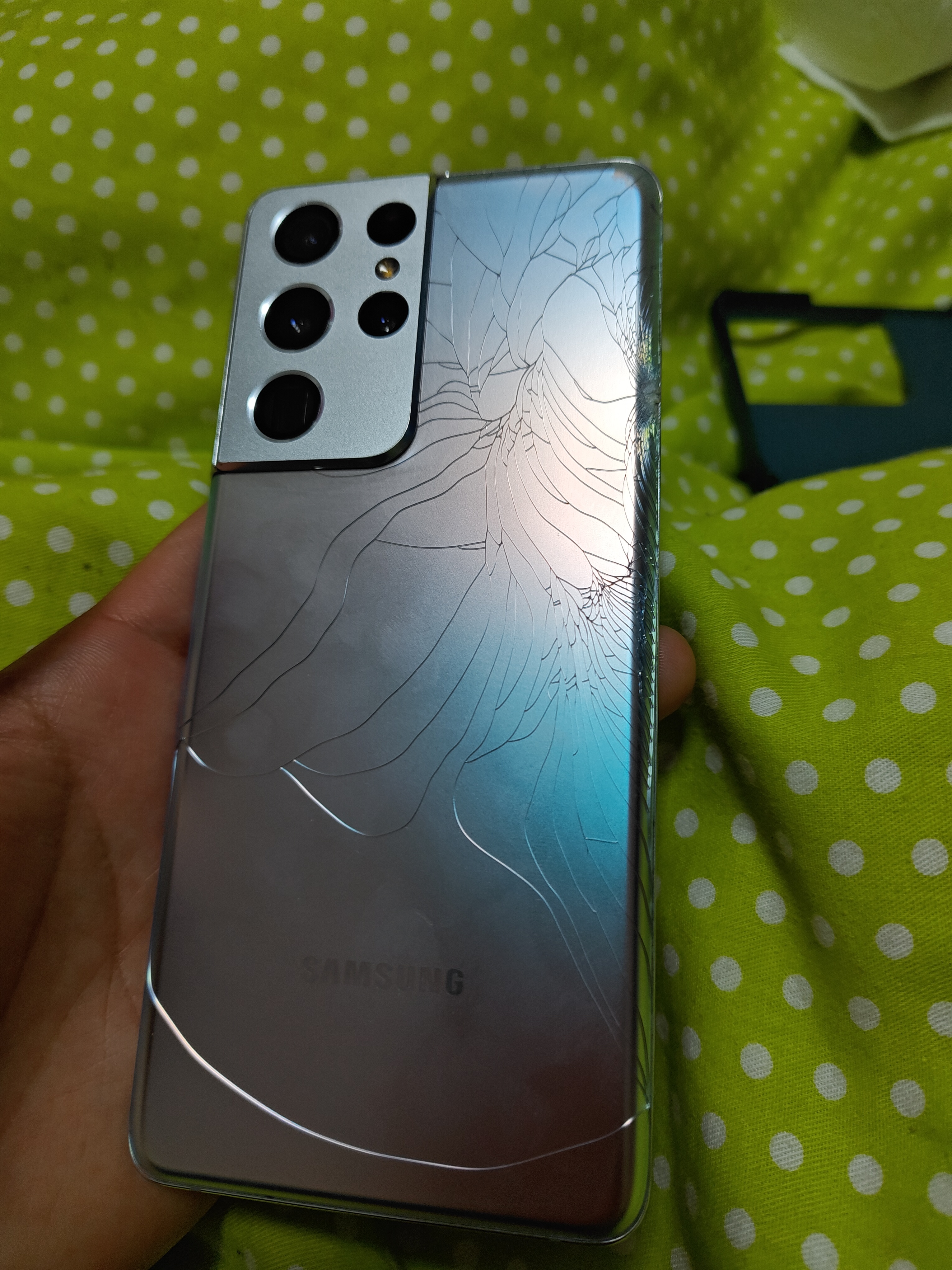 你这个破玩意跟了我这些年除了屏幕影像和外观设计，其他真的忍够了，好不容易把你拿出