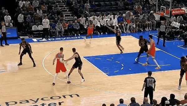 带放大镜吹的？库里这球也犯规？
在今天NAB常规赛勇士对阵雷霆的第三节比赛中，库