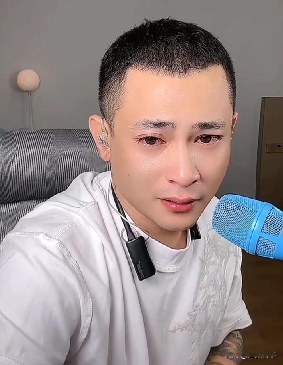 醋王、吴迪赌台球相互欠账！

         徒弟燕青讲述陪同吴迪去沈阳参加醋