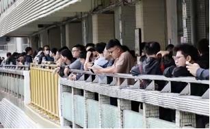 美国彻底破防了！谁能想到，一直被美国牵着鼻子走的台湾，这次居然硬气了一回，直接把