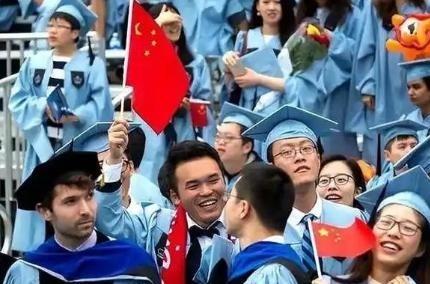 美国人一针见血：“如果中国真的那么好，为啥还有大批人移民到美国？”中国人移民美国