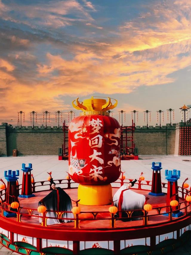 山东泰安游，大宋不夜城打卡攻略！
泰安大宋不夜城
美景和美食推荐：
1、百米水浒