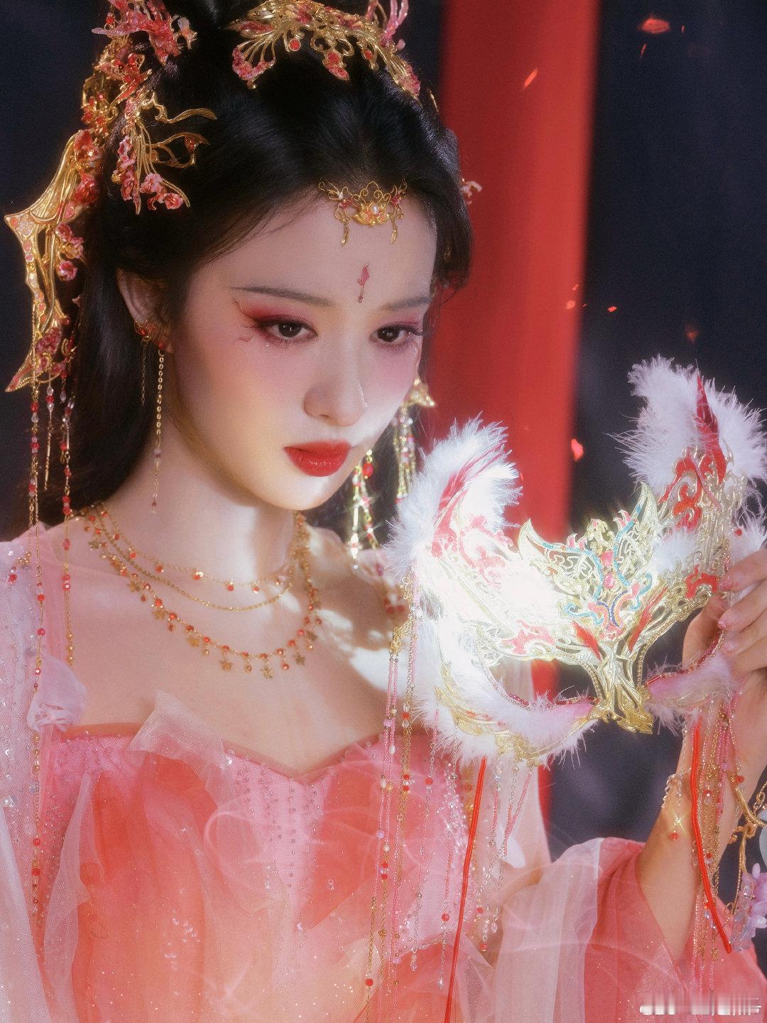 王楚然比眼泪先来的是演技《成何体统》中，王楚然把庾晚音的内心世界刻画得入木三分，