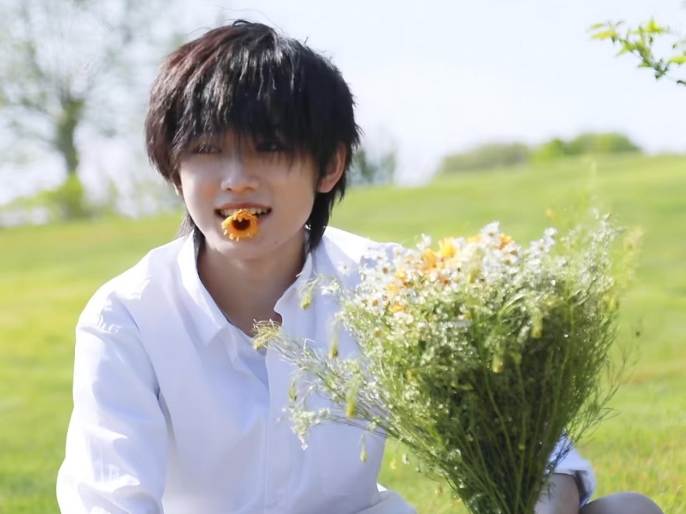 宋亚轩 🐚为宋亚轩守护星愿 🐬星愿生日企划 我想向哆啦A梦，借缩小手电筒，因