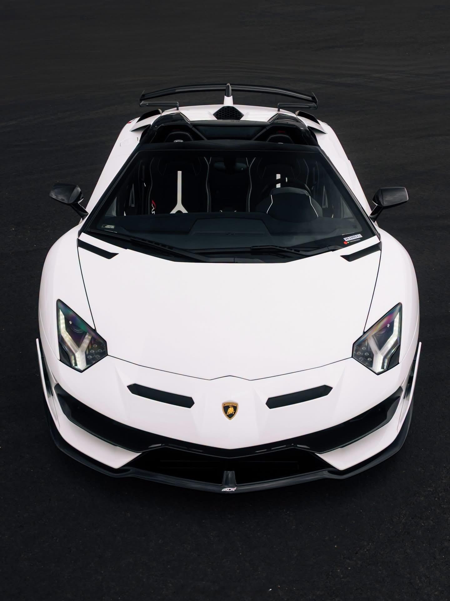 老车气场依旧无敌👻👻👻白幽灵👻👻👻兰博基尼Aventador SVJ