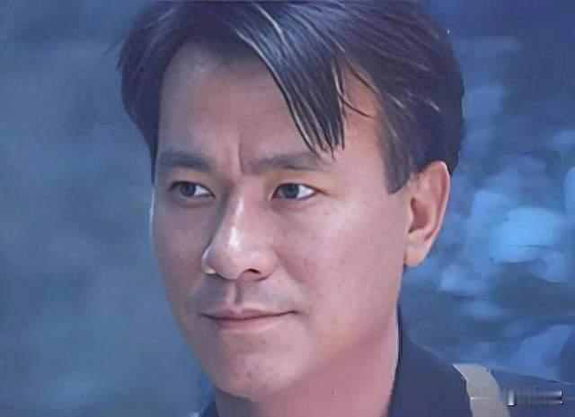 《周润发的最佳拍挡！李修贤演活李鹰，成就港片最经典双雄对决》