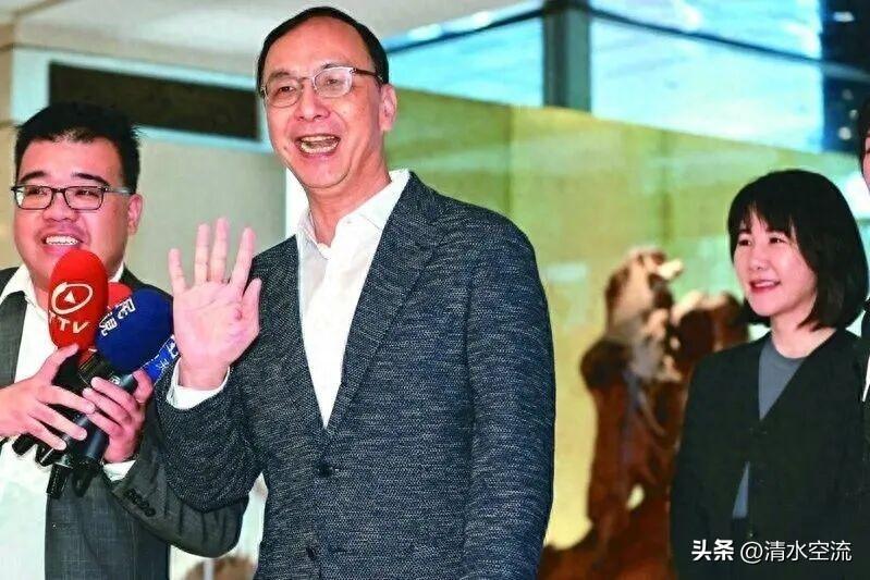 在27日，国民党台民意机构党团受邀参加国民党前党主席朱立伦餐叙，52名蓝营民代中