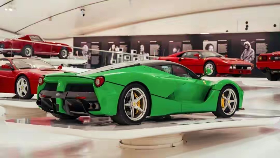 在法拉利混动三神车的阵营里，LaFerrari始终占据着无可替代的地位。它是马拉