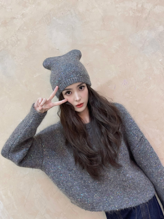 #娜扎猫耳满天星造型#我看看谁家小猫咪跑出来了，捕捉到一只超漂亮的布偶猫，我的秋