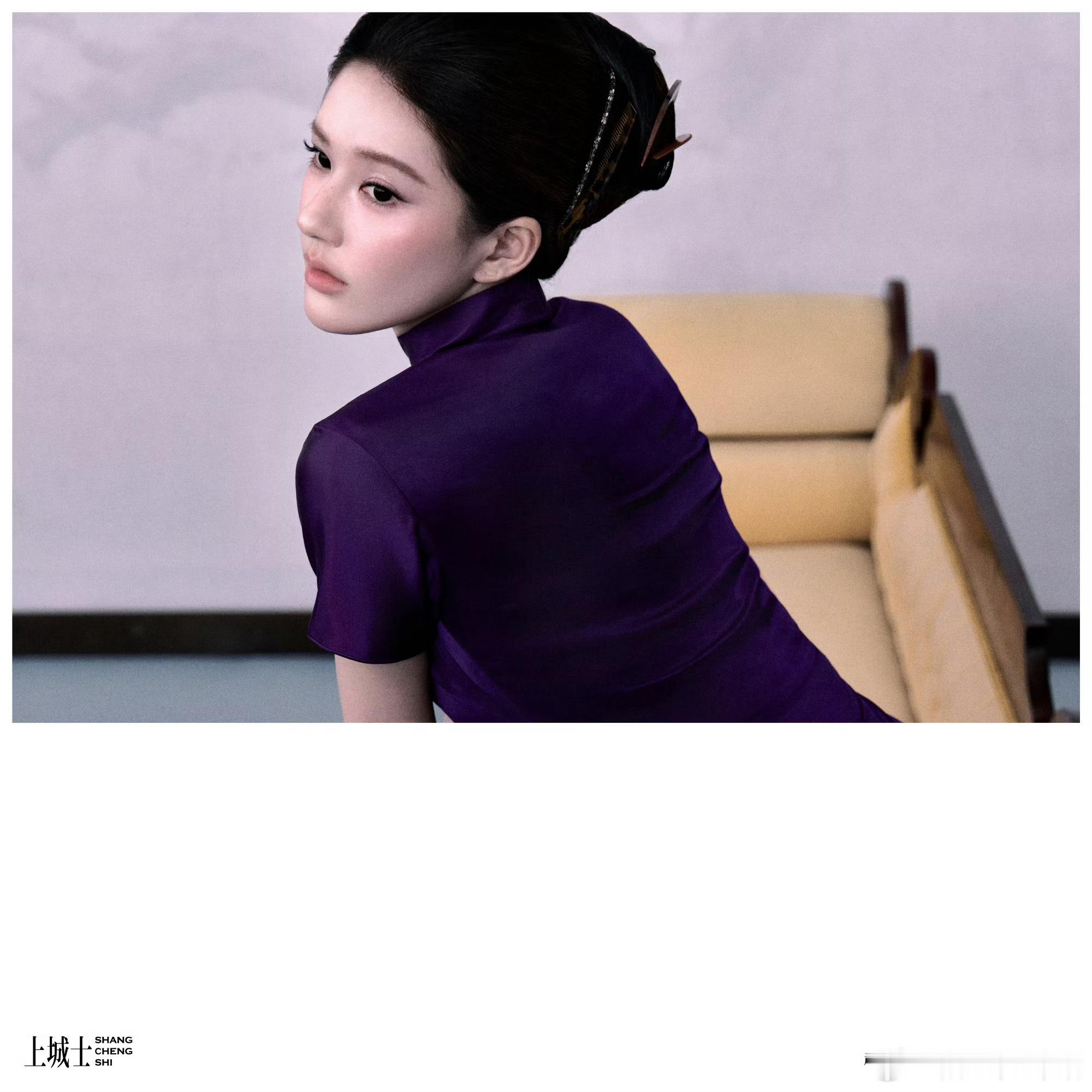 所有人来看露思这个旗袍也太美了！完全妈妈来的啊啊啊[拜托][拜托]赵露思上城士 