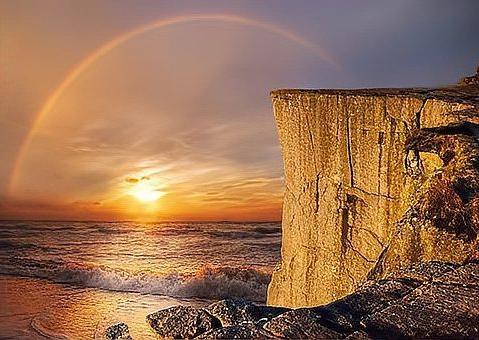 热榜快讯｜成年人生存真相：万般皆苦，唯有自渡，忍熬皆是修行
 
近日，“成年人必