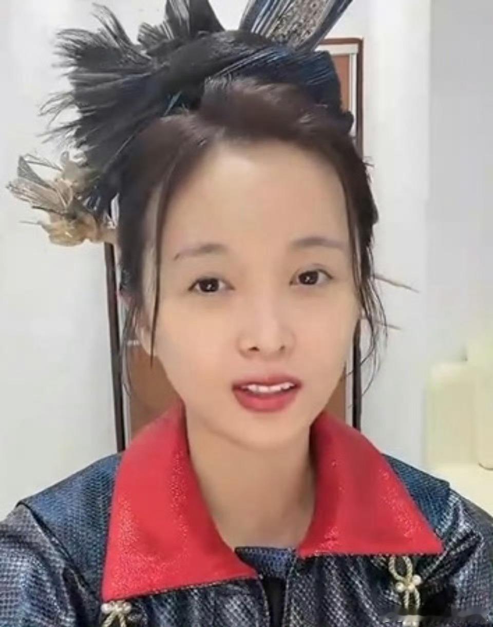吴宣仪去掉滤镜和妆容，确实很普吧 