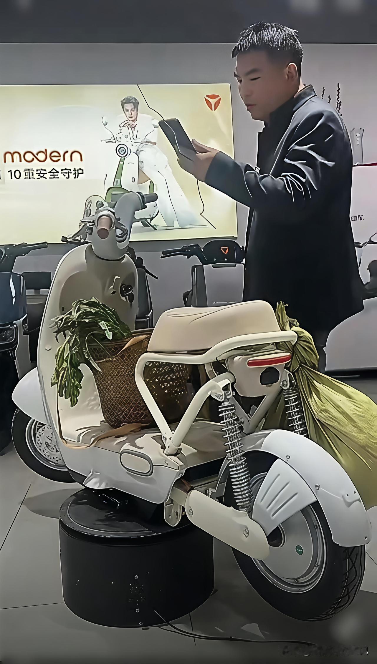 12月5号，雅迪官方低头：新国标“毛豆”单人版不能带娃、没地儿放菜、充电器只能挂