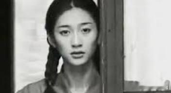 李小冉 舞蹈界失去了一个无关紧要的人《来来往往》演员表里，她叫思麒。她演俩角色，