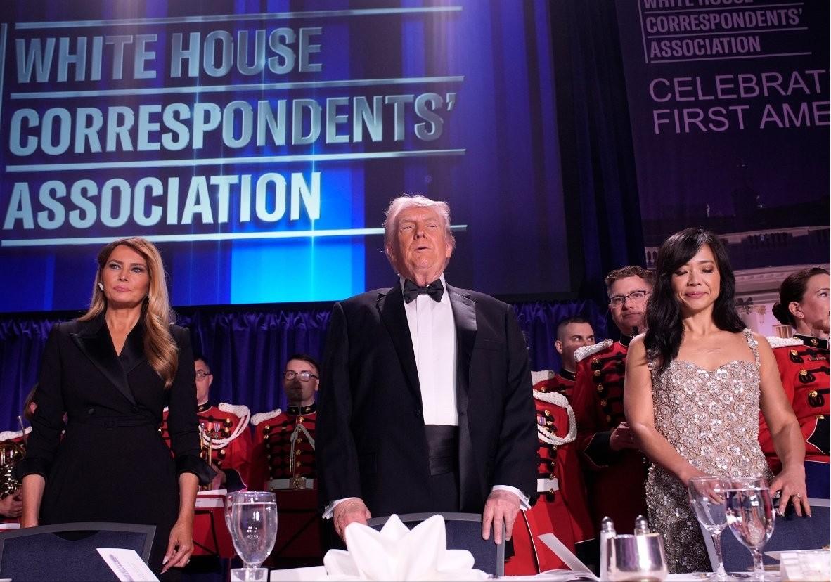 笑飞了！懂王特朗普果然是“传奇耐刺王”？白宫记者晚宴枪声一响，副总统万斯直接开启