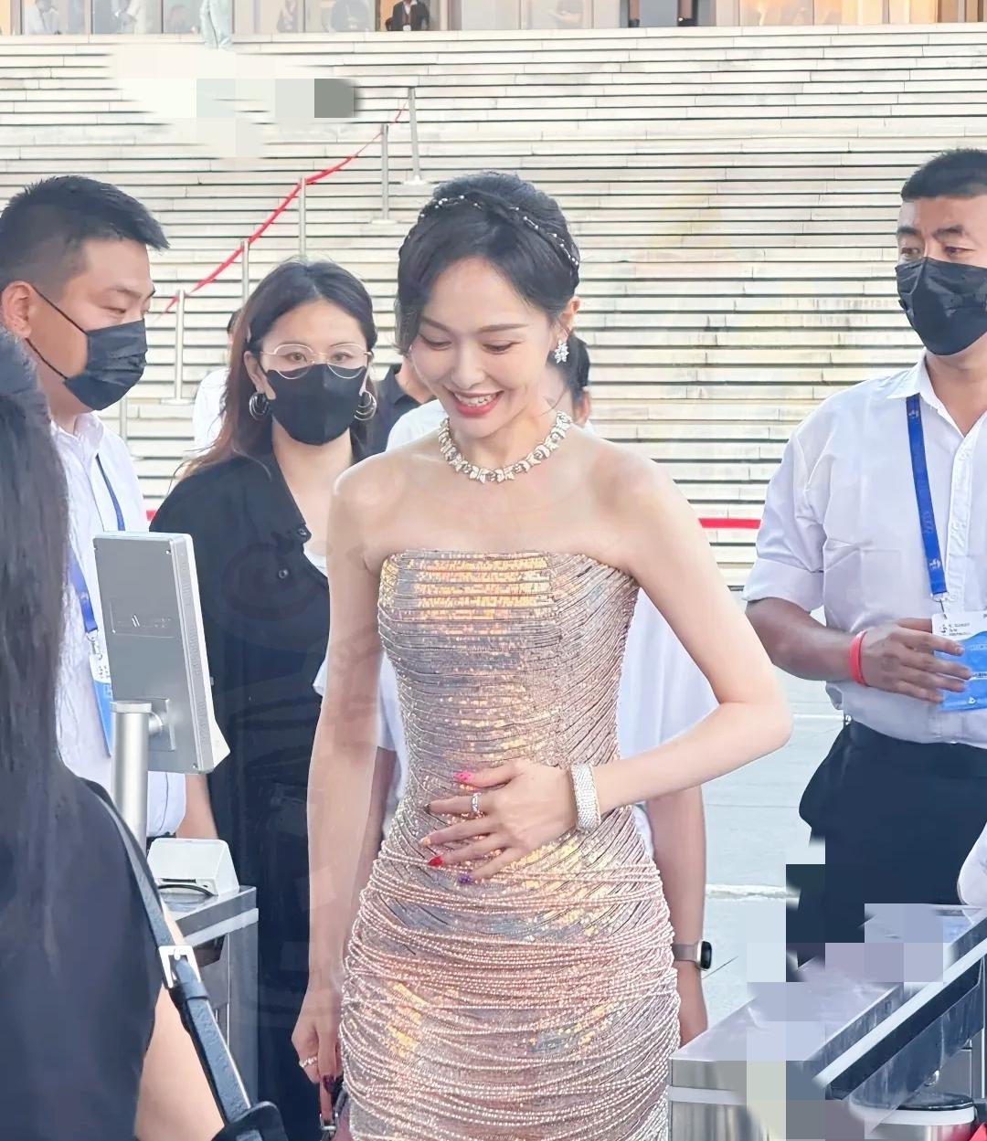 罗晋肯定早摸透了，自家老婆唐嫣哪都好，就有个“小习惯”估计这辈子都改不了——都4