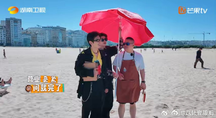 沈月[超话]沈月翟潇闻忙到停不下来，黄晓明岳云鹏尹浩宇沙滩揽客被婉拒，这反差萌里