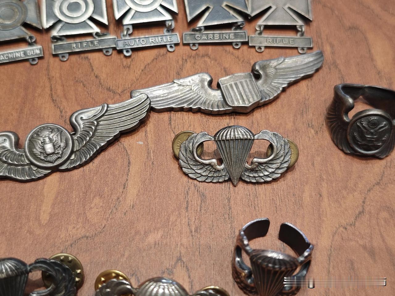 记录我的2026昨天去一个兄弟家里收的二战美军的一批银章，大家看，这些都有啥？[