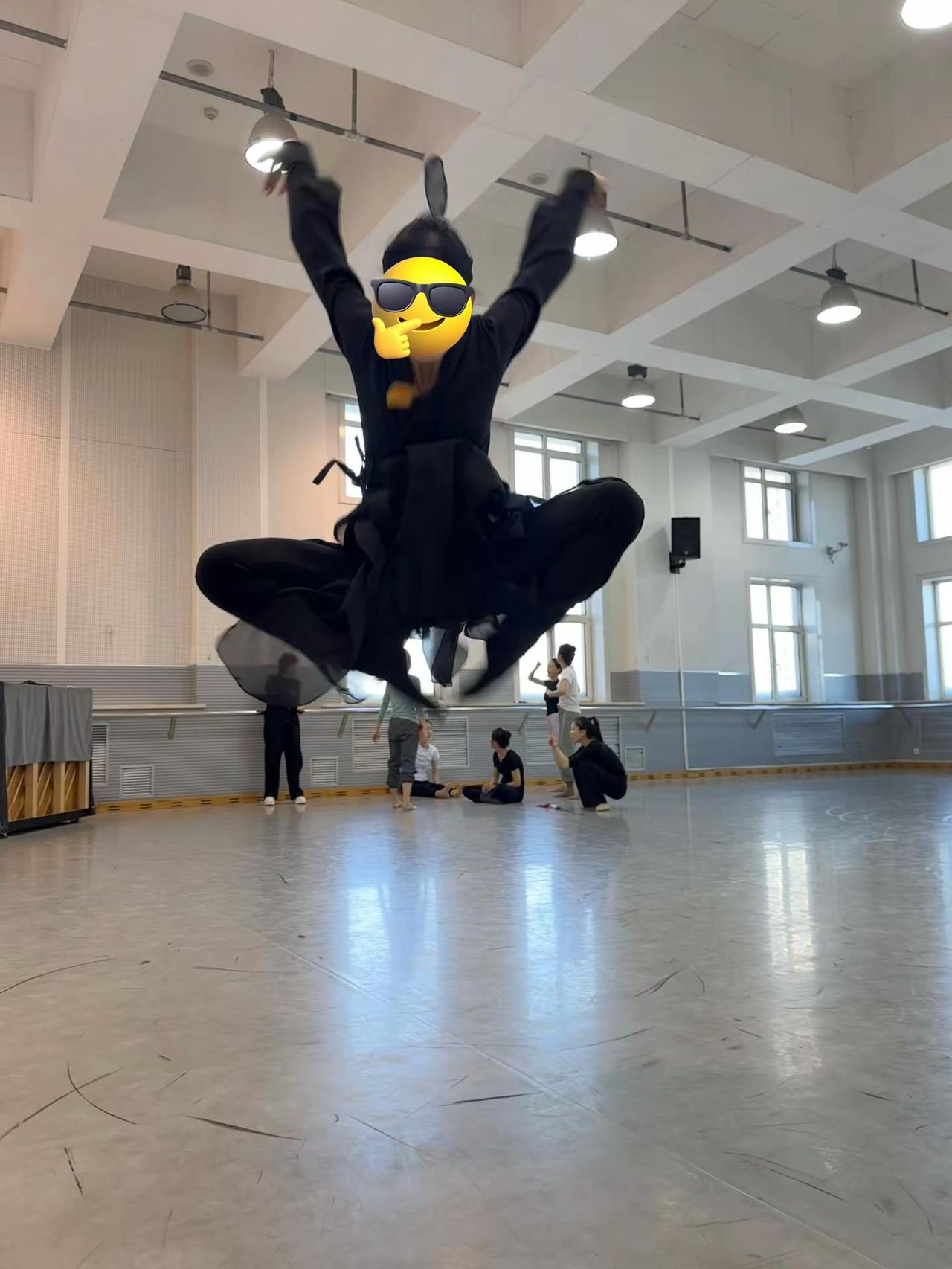 剥开我萌萌的外表 将得到一枚纯净的屌丝