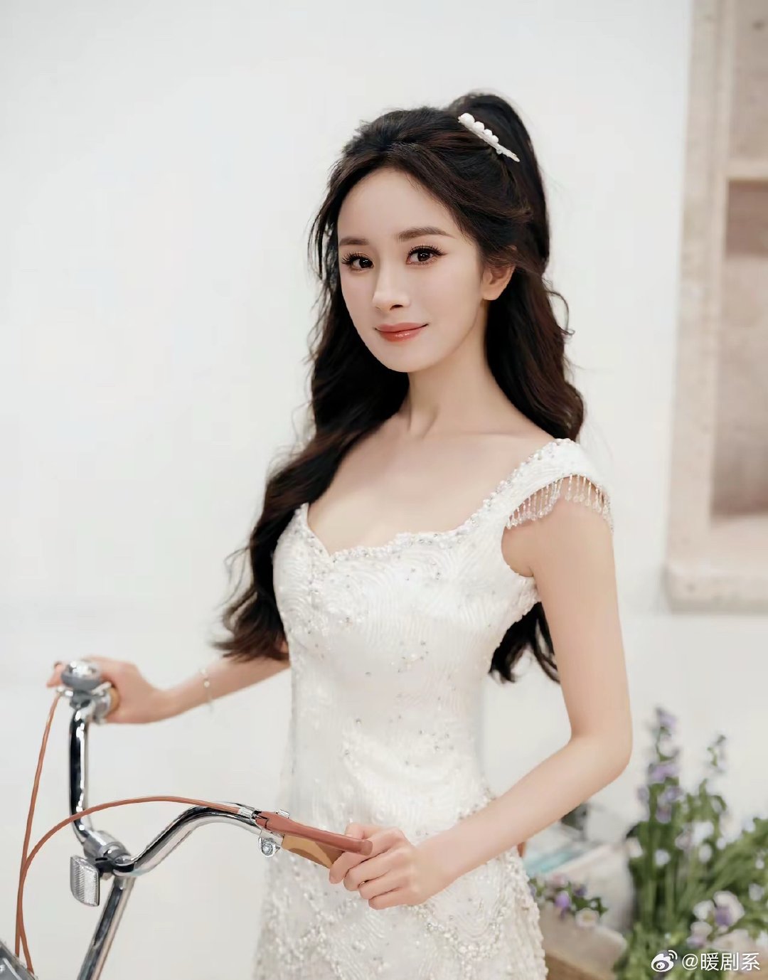 《江山大同》明明是两个角色杨幂却一人分饰两角恐怕是为了戏份多，为了她绝 对的女主