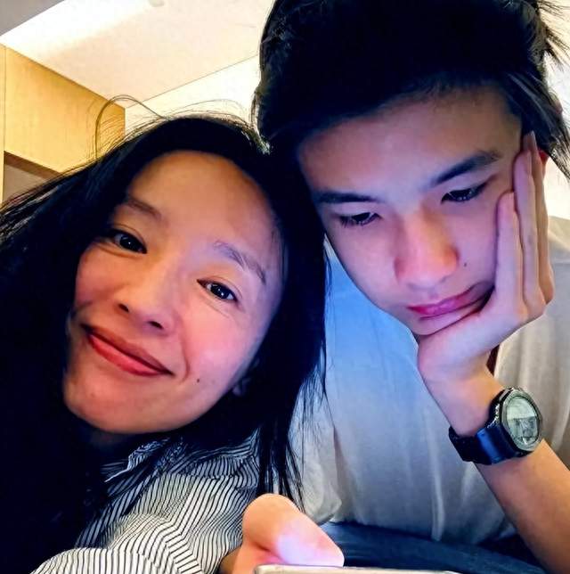 送走儿子7月后，董洁小腹凸起状态回春，事业上升到新的台阶