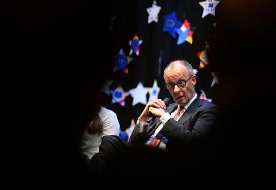 德国总理默茨罕见称“美国正被羞辱”！

路透报道，默茨在北威州对学生讲话时直言：