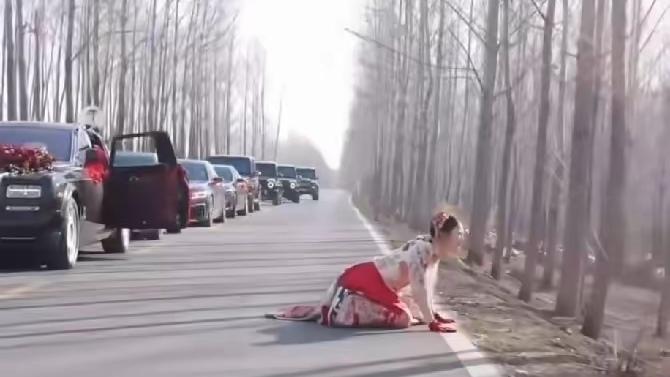 2025年2月8日，本该是这辈子最喜庆的日子。就在新郎接新娘回家的必经之路上，气