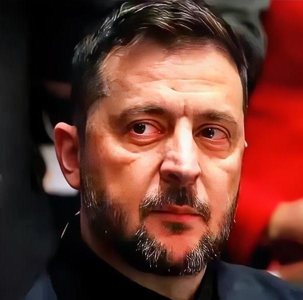 乌克兰总统泽连斯基最近称要“有尊严地结束”这场冲突，这事儿在网上吵翻了天。不少人