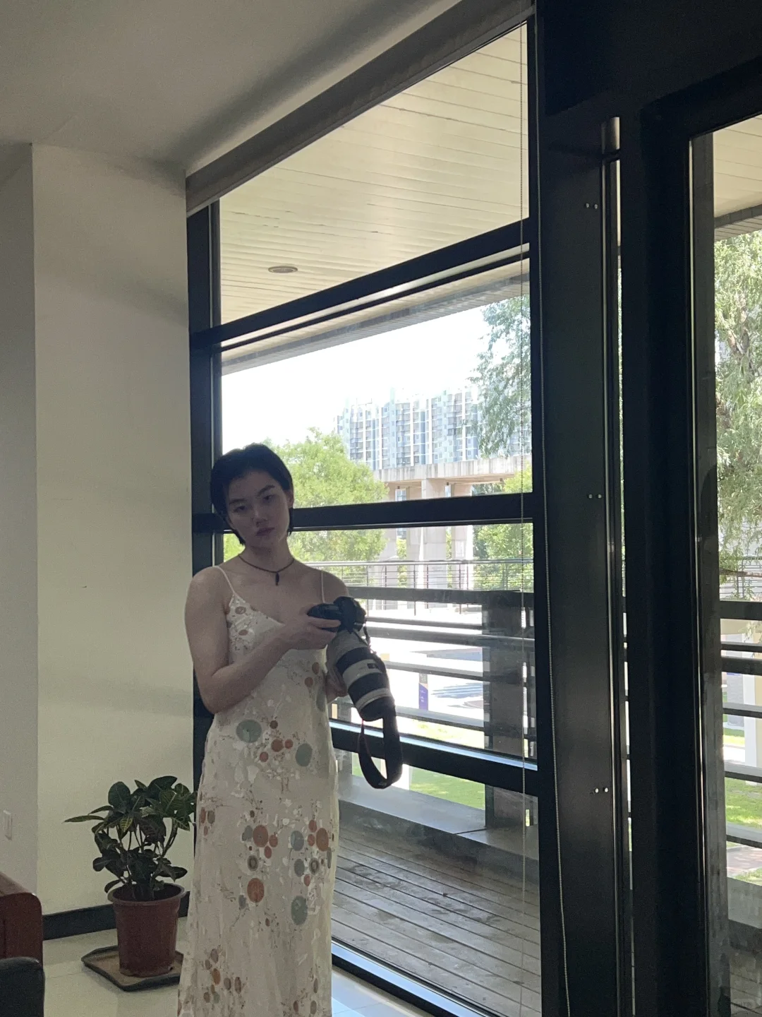 膀子不大怎么给你拿相机。