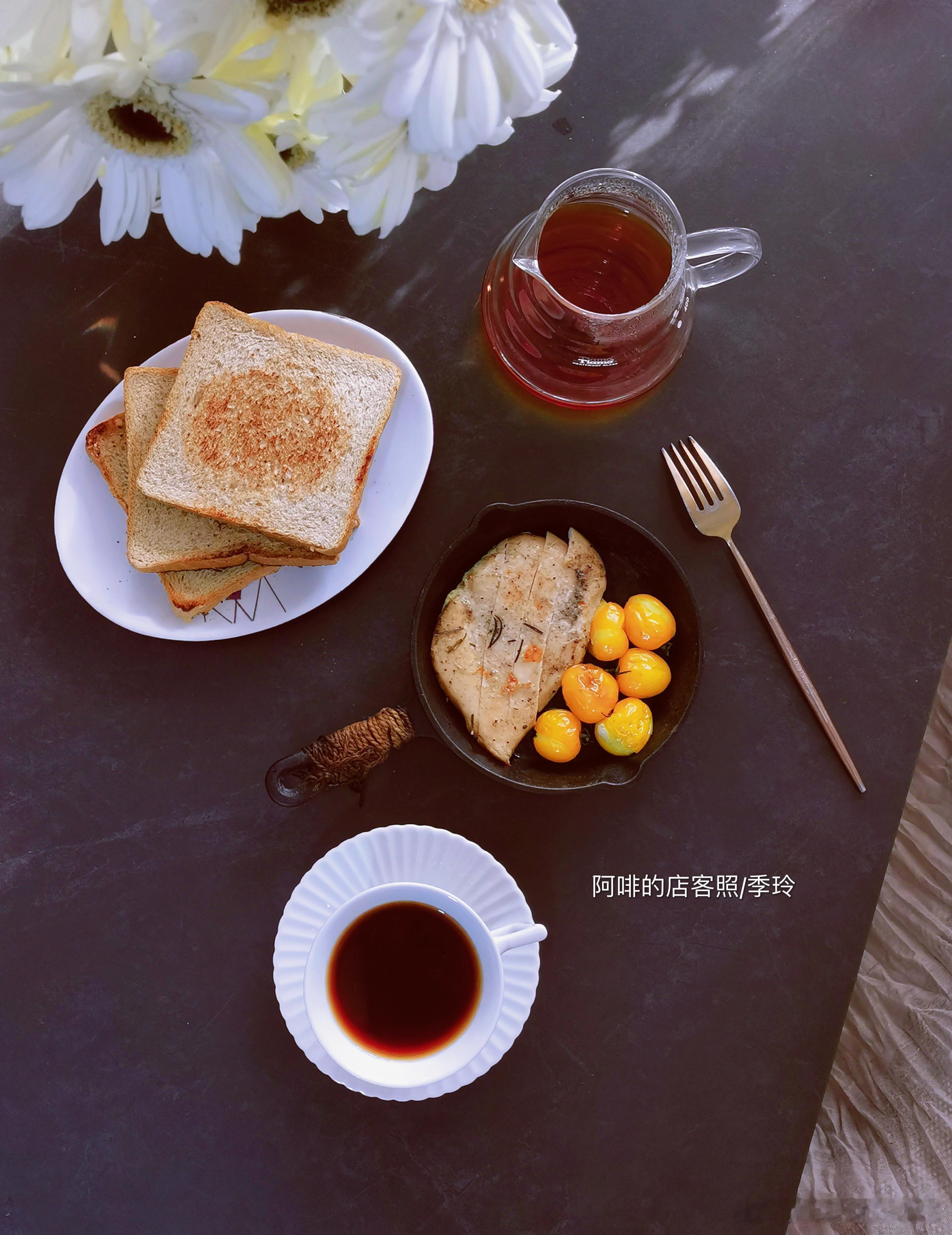 入冬后，人也总是浑浑噩噩提不起精神。这种天气续命全靠喝咖啡。 