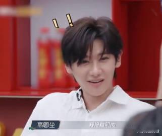 伯远高卿尘刘彰全员腹肌有料谁能想到答题还能这么玩？近距离看肌肉照还不够，还得亲自