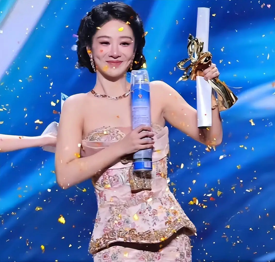 原来他就是杨紫的经纪人，长相帅气履历优秀，难怪能捧出“视后” 