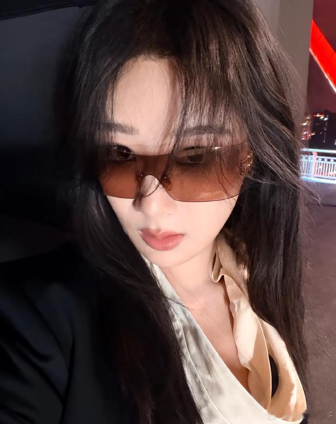 杨紫这几张自拍好美