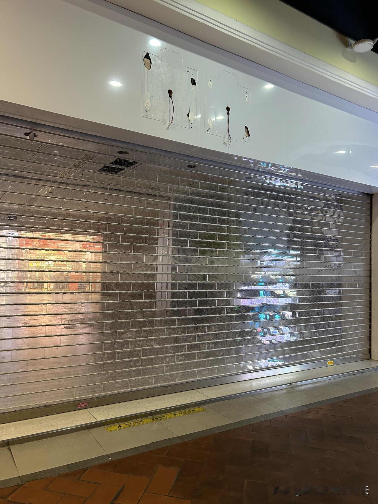 坦白的讲一下个人的真实看法吧！

最近看到了那么多实体店都纷纷关门倒闭，经常旺铺