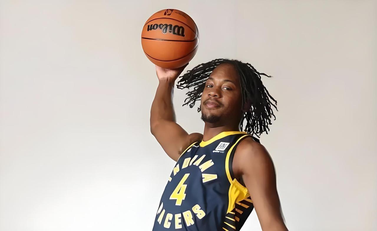 打了82场还不会挡拆破包夹？乌杜卡你到底在干嘛！
 
82场常规赛+2场季后赛，